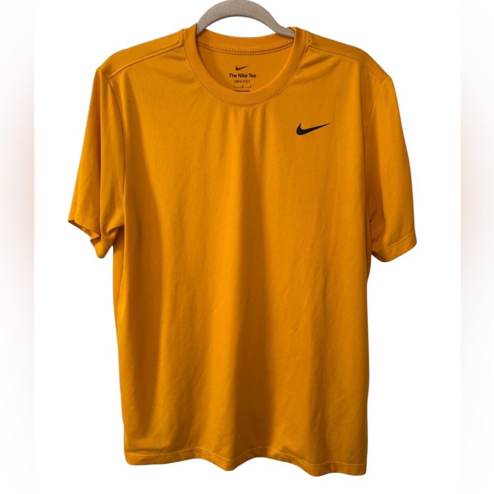 Nike Men's Golden Yellow Short Sleeve Dri Fit Tshirt Size Medium Black Logo
